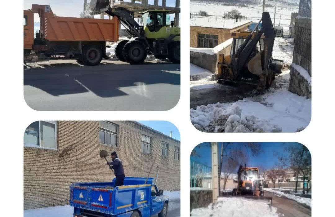 اجرای عملیات بارگیری برف و یخ زدایی از معابر