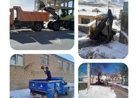 اجرای عملیات بارگیری برف و یخ زدایی از معابر
