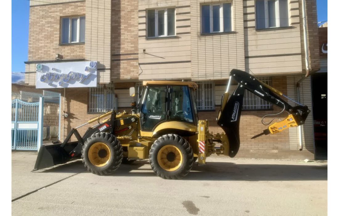 افزوده شدن یک دستگاه بکهو لودر مجهز به جدیدترین تکنولوژی به ناوگان شهرداری پردنجان